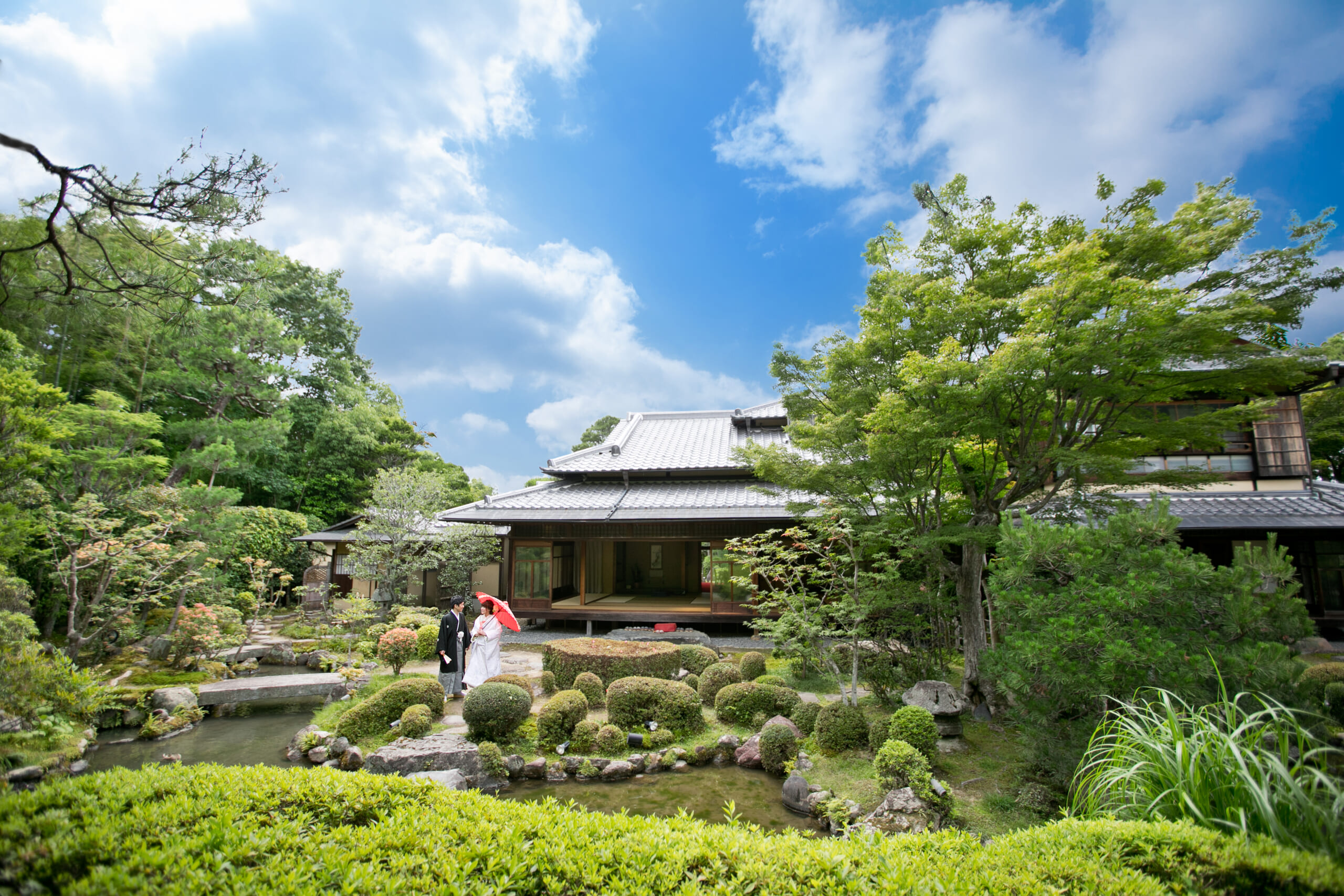 京都の結婚式場「桜鶴苑」の本格日本庭園で行う『桜祝言』｜レトロ婚