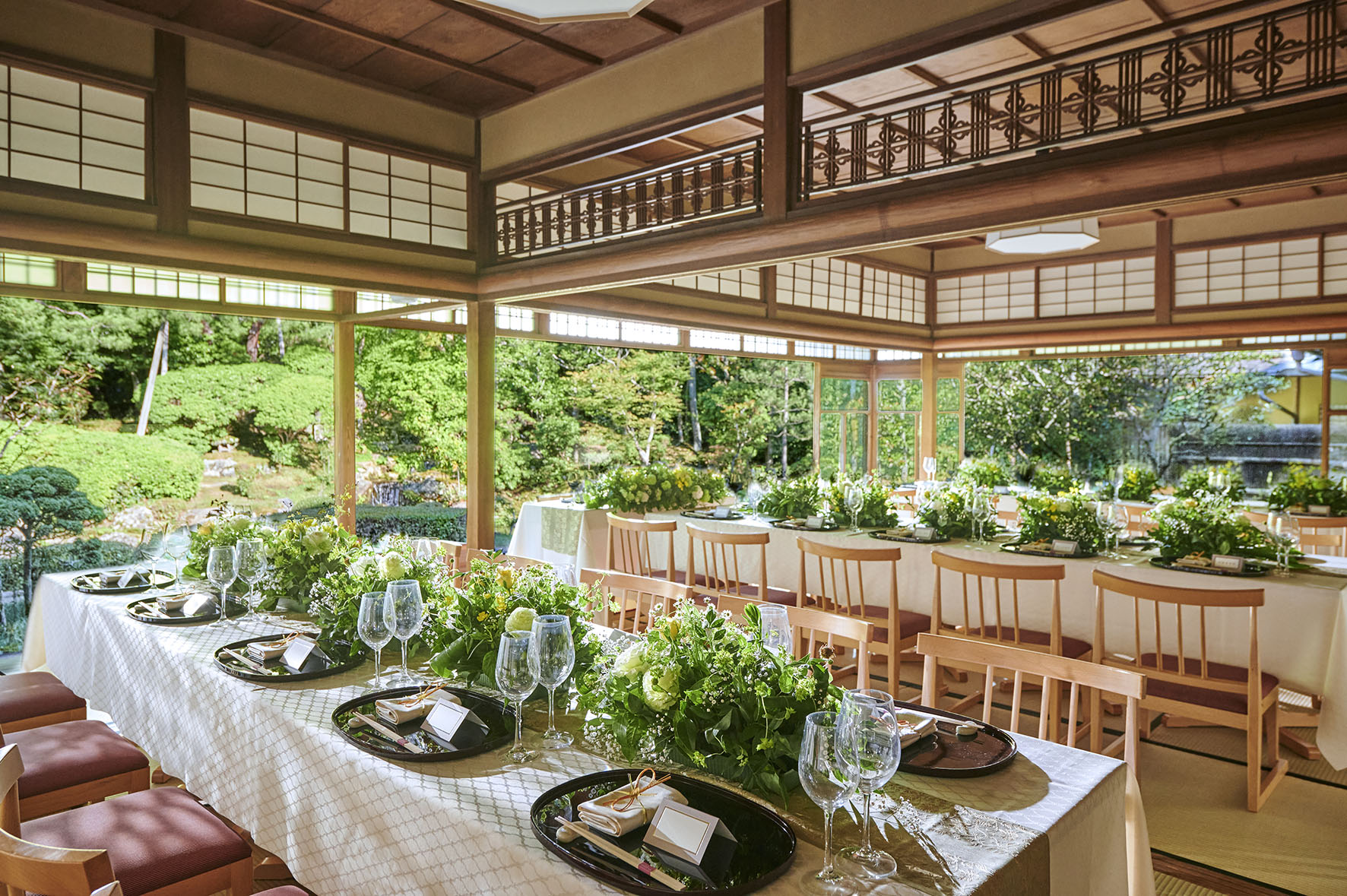 京都の結婚式場「桜鶴苑」の装飾されたバンケット｜レトロ婚