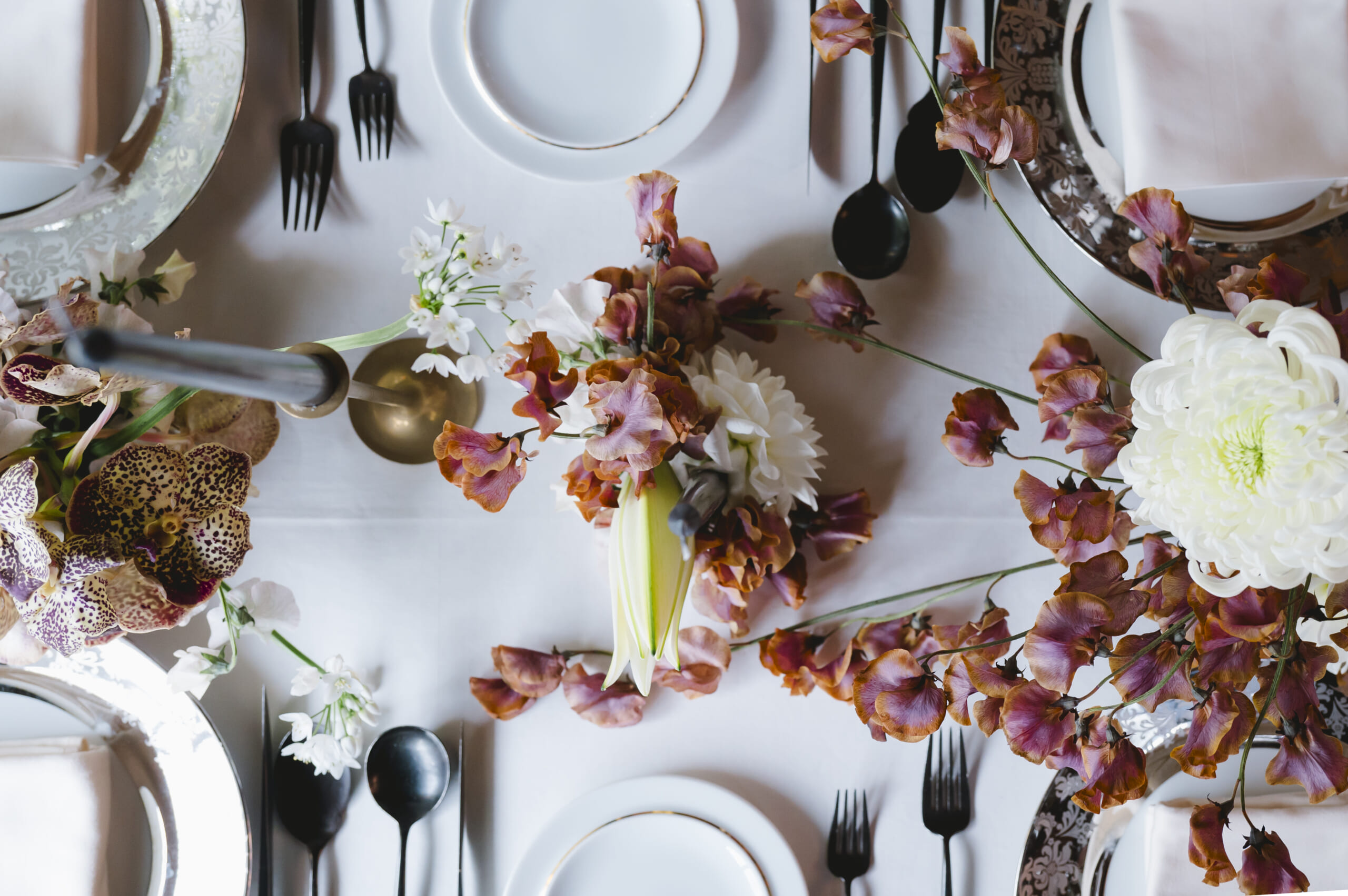 【両家顔合わせトリセツ】準備・服装・手土産・当日の会話まで！失敗しないための取扱説明書｜レトロ婚プロデュース