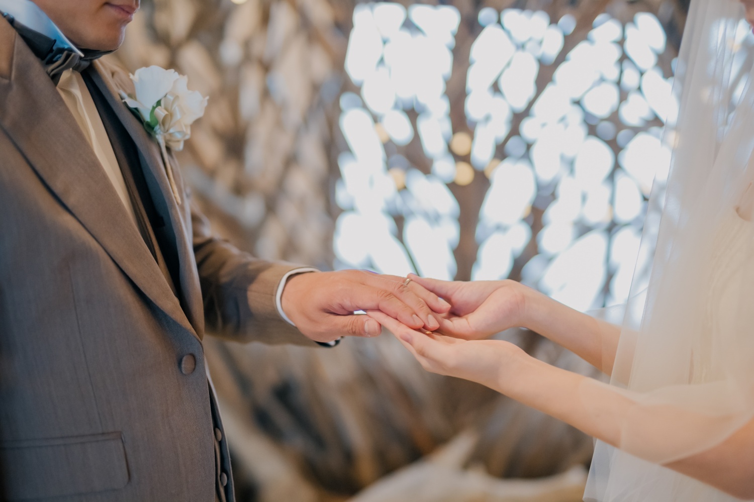 大阪難波「FUN SPACE DINER(ファンスペースダイナー)」の結婚式レポート_カラフルなコーディネート|レトロ婚プロデュース